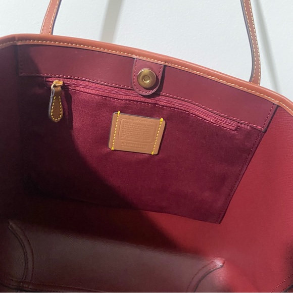 Coach x Peanuts City Collaboration Snoopy Tote Bag - Picture 7 of 10